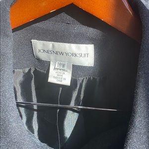 JONES NEW YORK SUIT